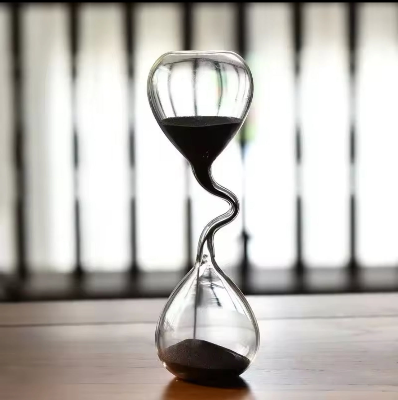 Sablier Design Torsadé